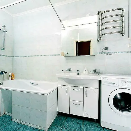 поруч з метро палац спорту Apartment *